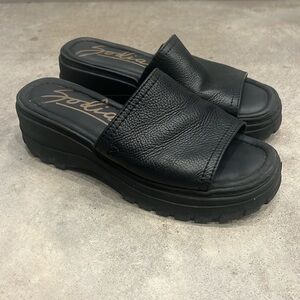 Zodiac Halle Y2K Leather Chunky Platform Sandals Black Size 8